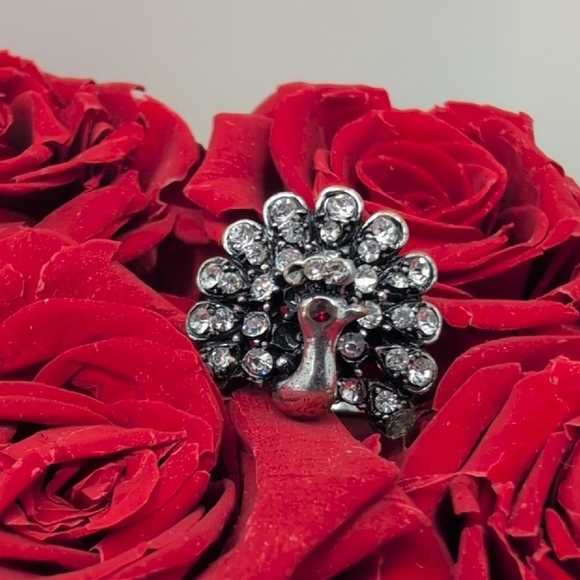 Glamorous Pave CZ Peacock Statement Ring - Silvertone peacock Ring 7.5 - Picture 4 of 6